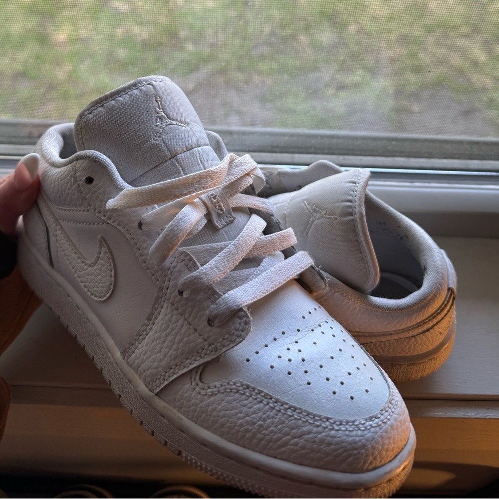 Jordan White Sneakers Classic High-Top Design